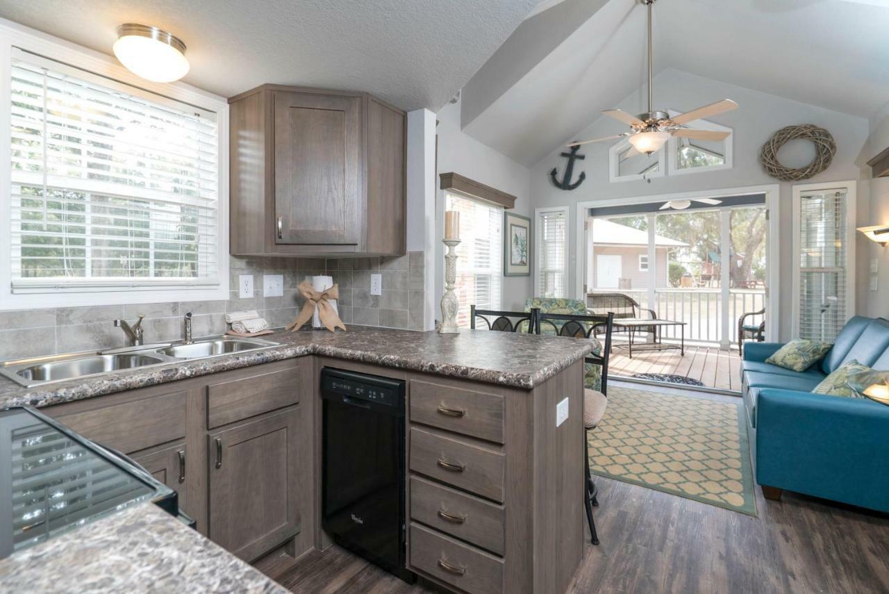 Live Oak Landing Hotel Freeport Luaran gambar